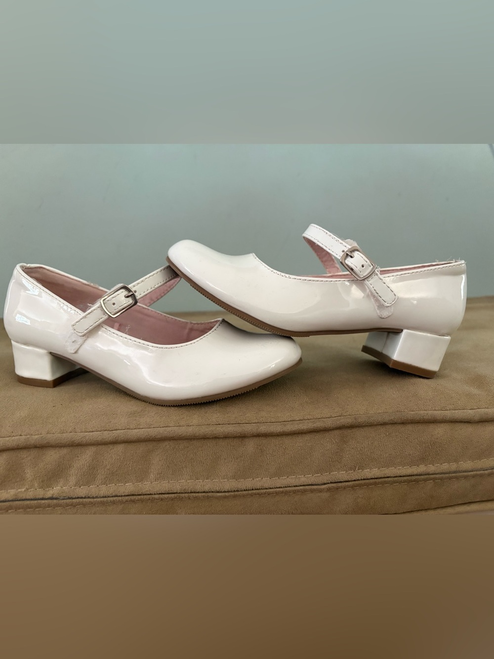 White dress shoes 👠